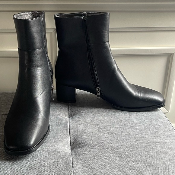 Black ankle booties size 10 - Picture 2 of 4